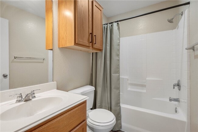 Building Photo - 2919 McLaren Dr