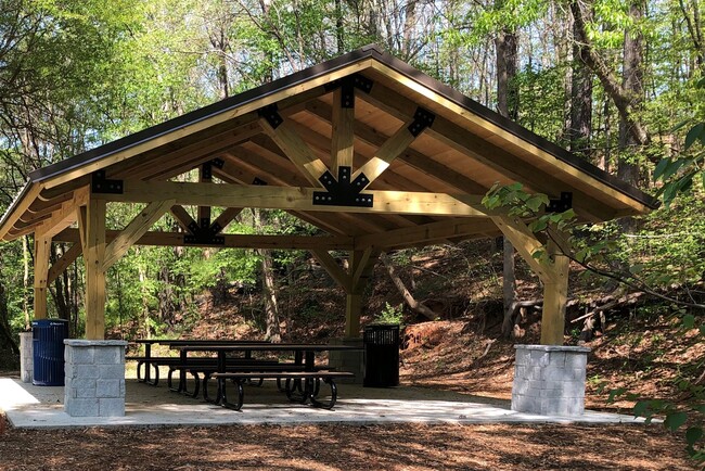 Adjacent to Ben Burton Park with trails, picnic shelter, fields, and boat ramp. Pet friendly. - 600 Mitchell Bridge Rd