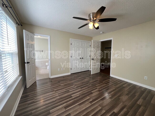 Building Photo - 813 Nighthawk Pl