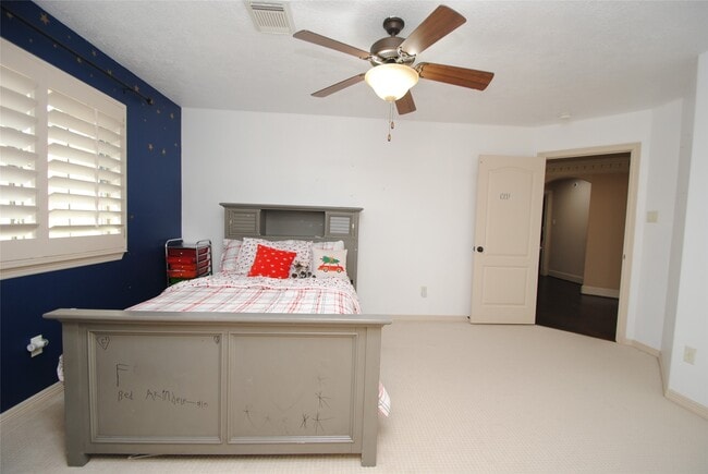 Building Photo - 15823 Medina Lake Ln