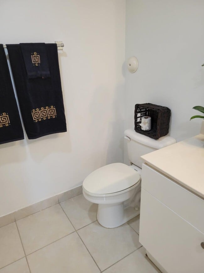 Building Photo - 4401 Crystal Lake Dr