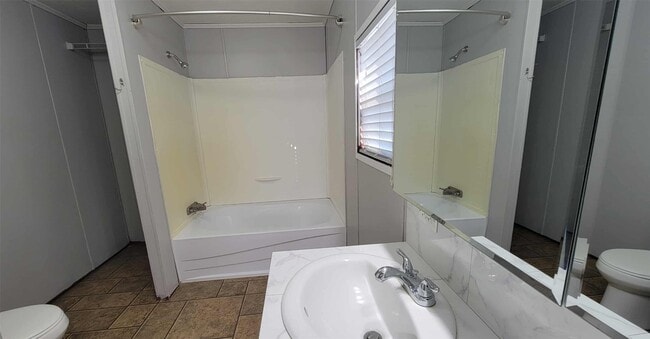 Building Photo - 405 Battlebell Rd