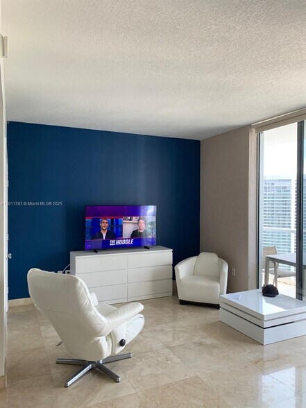 Building Photo - 1060 Brickell Ave