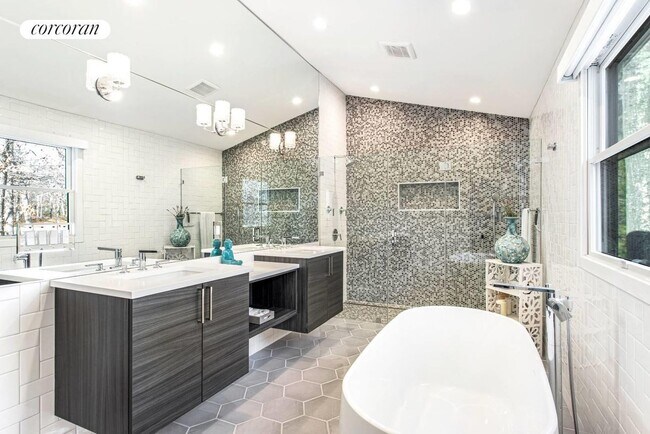 Building Photo - 1083 Sagg Rd