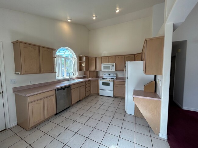 Building Photo - Carterville Duplex