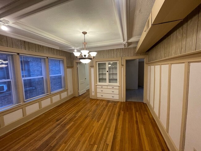 Building Photo - 2 BEDROOM LOCATED IN THE HEART OF THE ART DISTRICT!