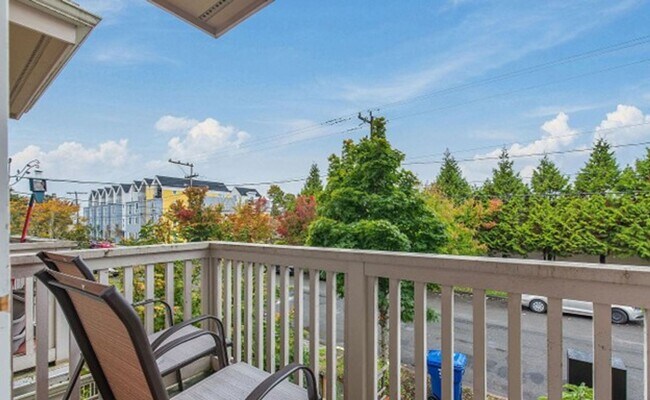 Building Photo - Energy-efficient townhome in the desirable community of Crown Hill is ready to be loved!