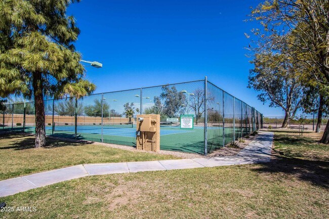 Building Photo - 1318 E Cobb Dr