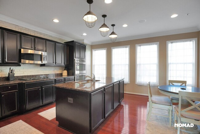 Building Photo - Stunning 4BR Townhome in National Harbor