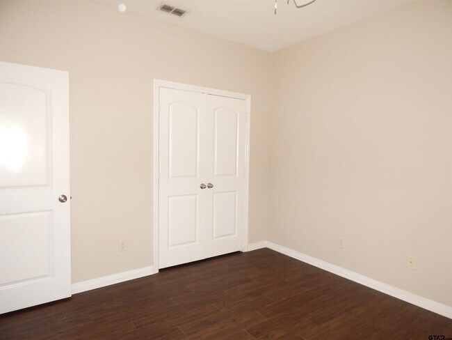 Building Photo - 5622 Andover Dr
