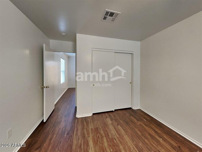 Building Photo - 4242 E Baylor Ln