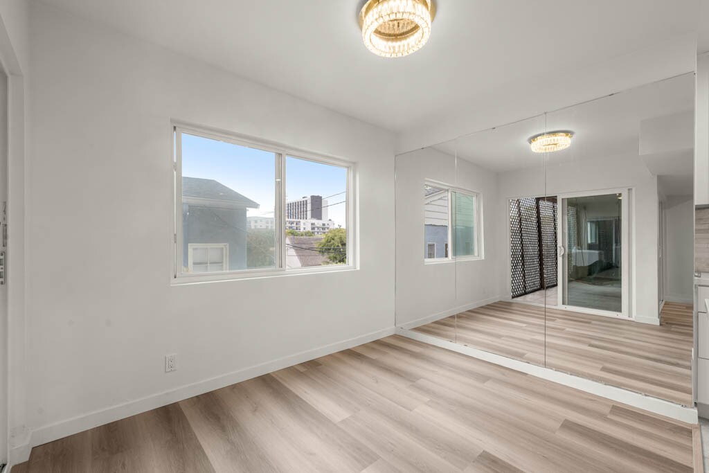 Building Photo - 423 S Rexford Dr