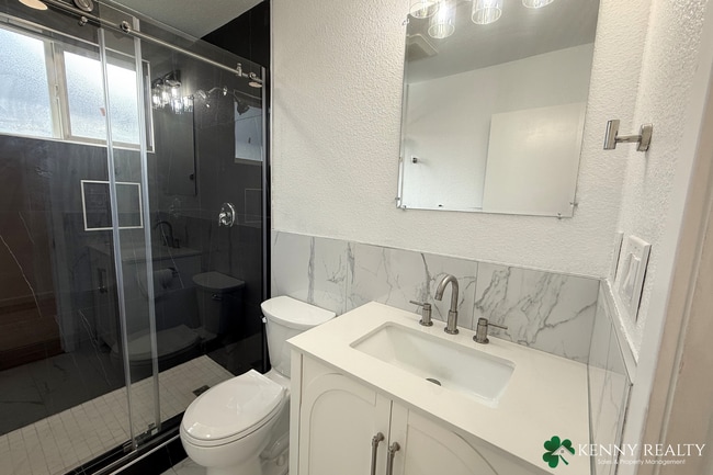 Building Photo - Remodeled 3 BD/2 BA Home with Private Entrance and Backyard