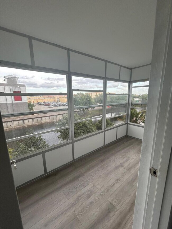 Building Photo - 1310 NW 43rd Ave