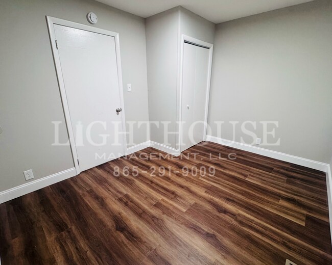 Building Photo - 627 Avenue A
