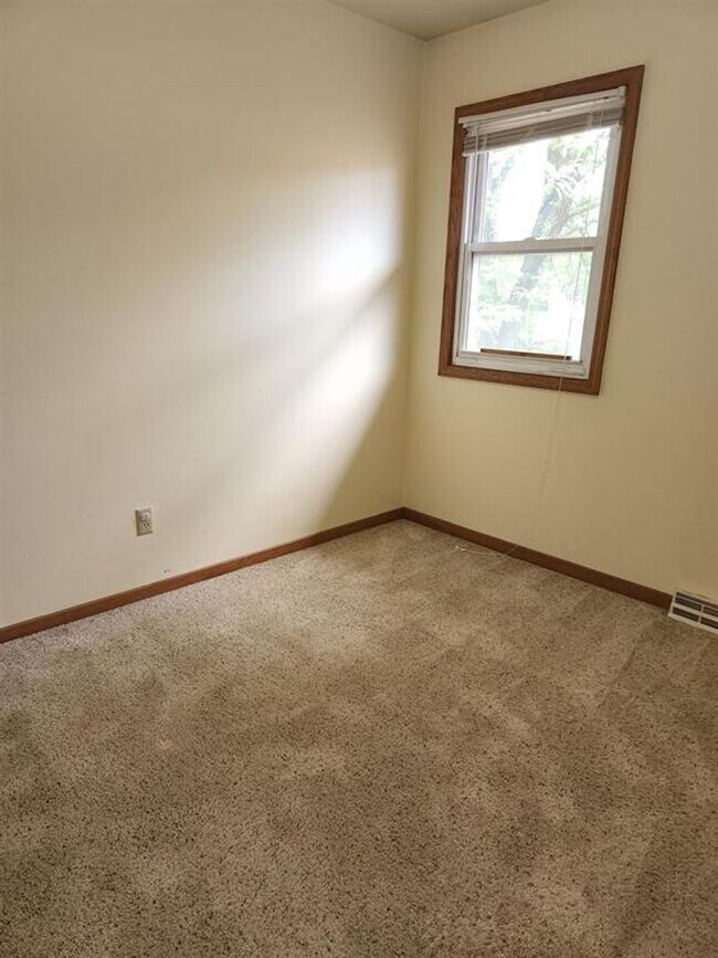 Building Photo - 4 La Crescenta Cir