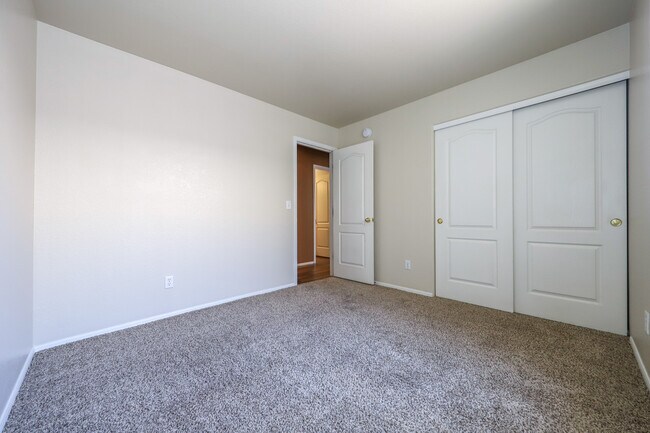 Building Photo - 8070 N Wild Aster Way