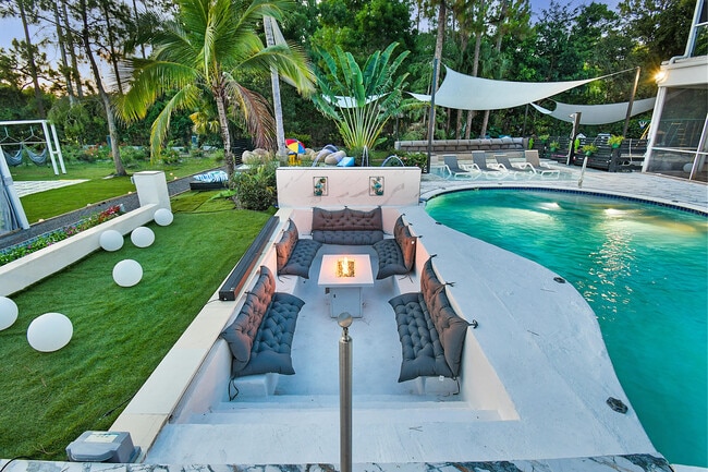 Building Photo - 377 Squire Dr