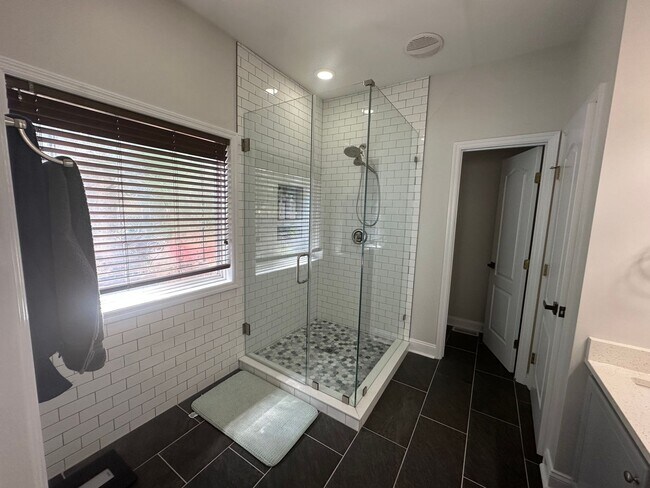 Building Photo - Carolina Lakes Gated Community!!