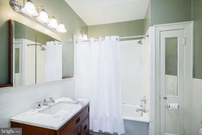 19_BATHROOM - 6212 Webster St