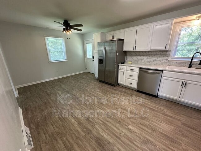 Building Photo - 7219 Ridge Ave