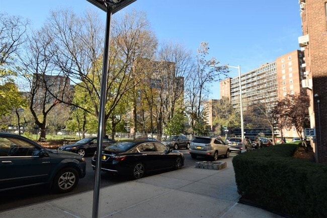 Building Photo - 63-33 98th Pl