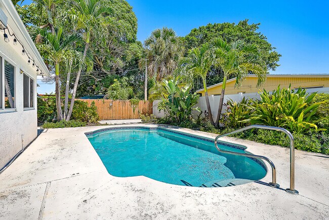 Building Photo - 3503 Florida Blvd