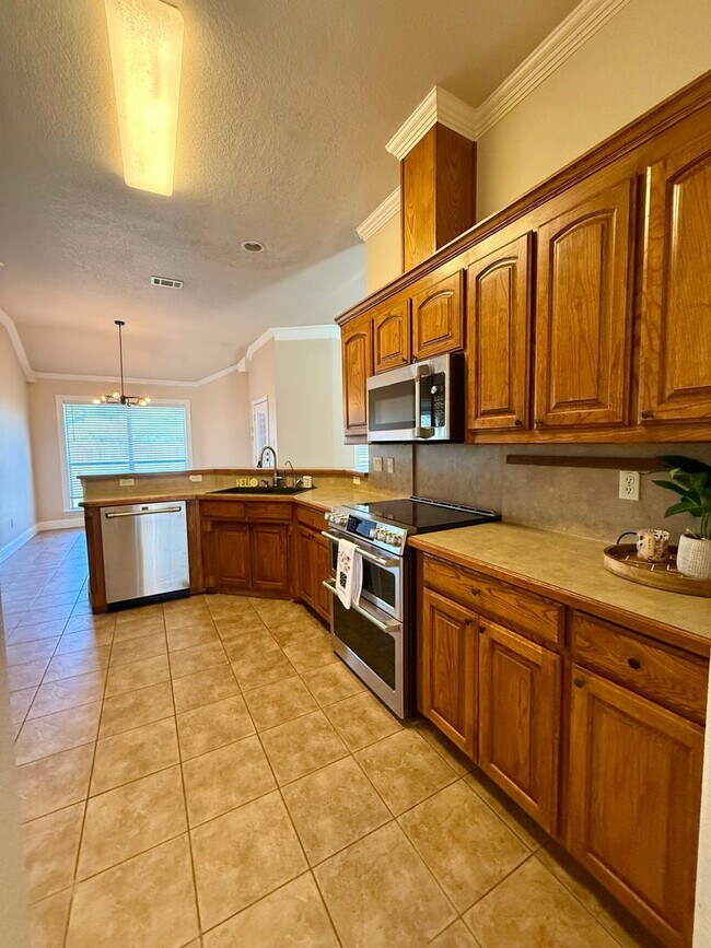 Building Photo - 5 bedroom - Great OUTDOOR LIVING - ALEDO ISD