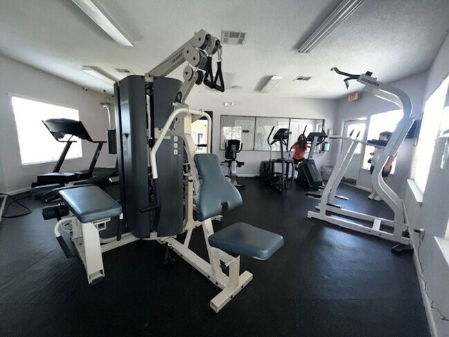 Building Photo - MOVE IN NOW!! Water included! Spacious 3 x2 on 2nd floor with screened in porch!! All tile floors!!