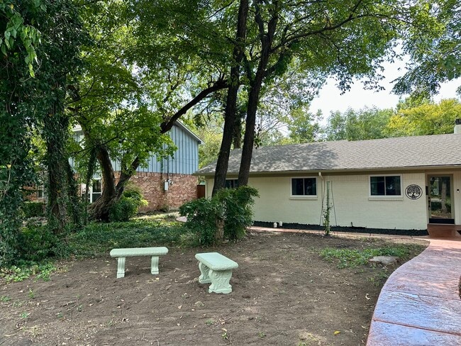 Building Photo - 1616 Aldridge Dr