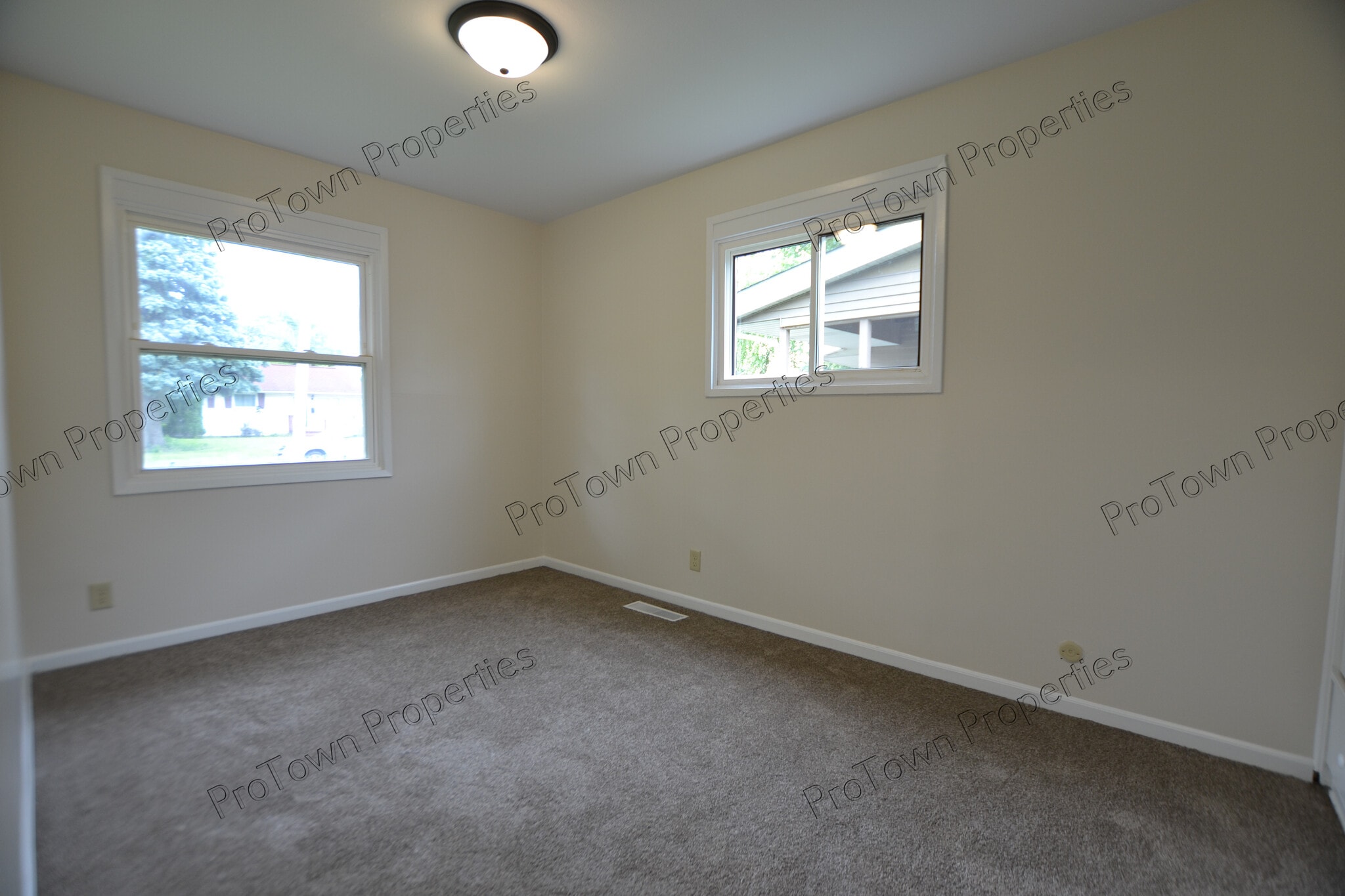 Building Photo - 2215 Webster Ave