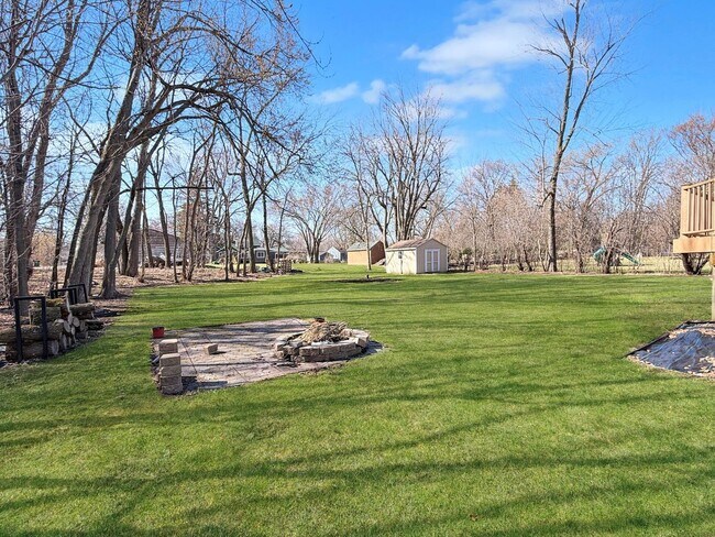 Building Photo - 25715 Wildrose Ln