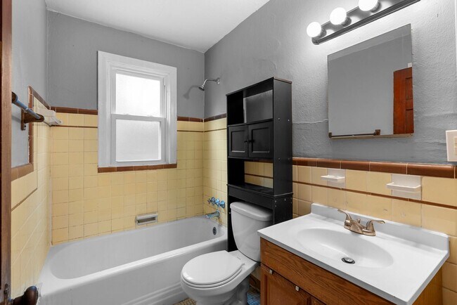 Building Photo - Charming Updated 2 Bed, 1 Bath Ranch – A H...