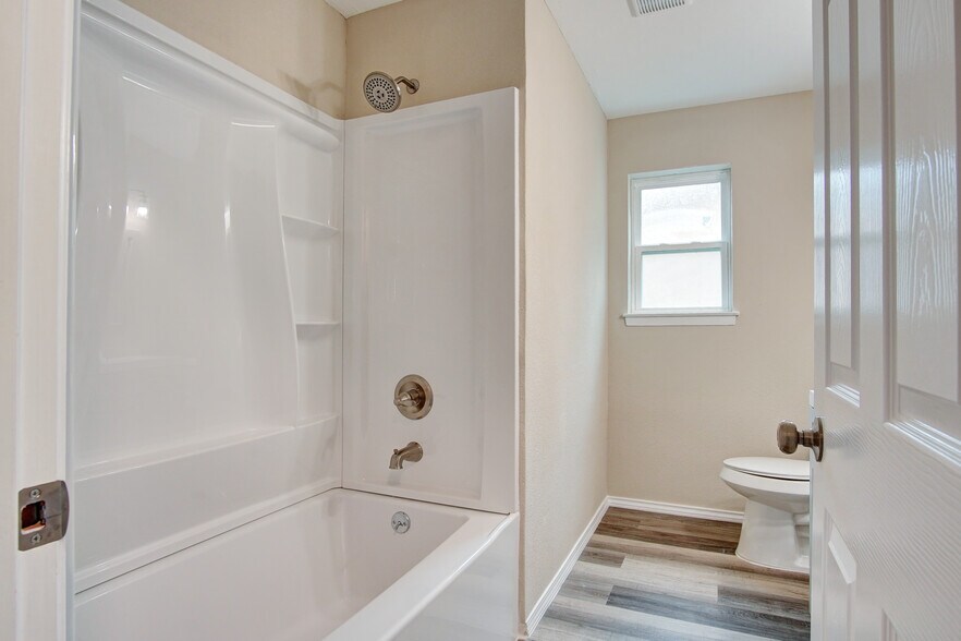 Building Photo - 2402 Ozark Dr