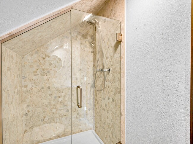 Building Photo - 785 Warren Gulch Rd