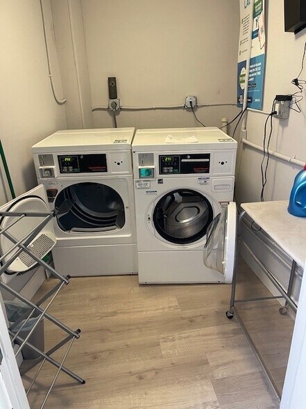 Building Photo - 1508 Dolphin St