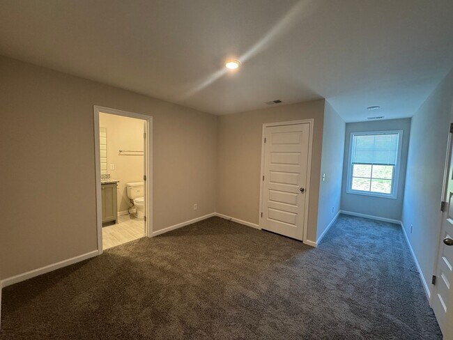 Building Photo - 201 Mountaindale Dr