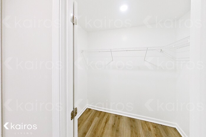 Building Photo - 10 Bungalow Cir