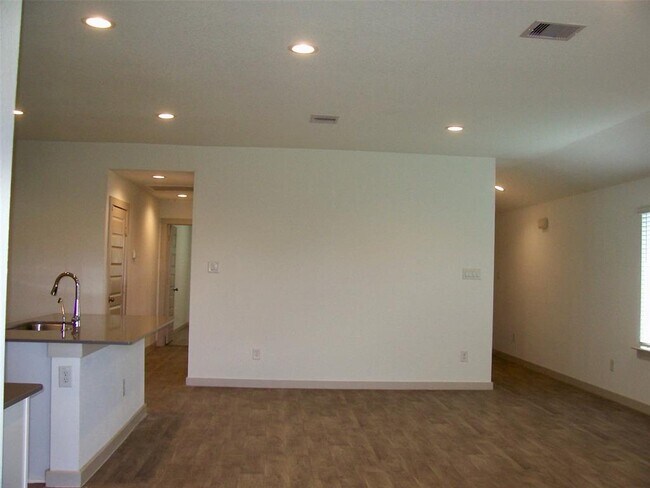 Building Photo - 819 Teal Moon Dr