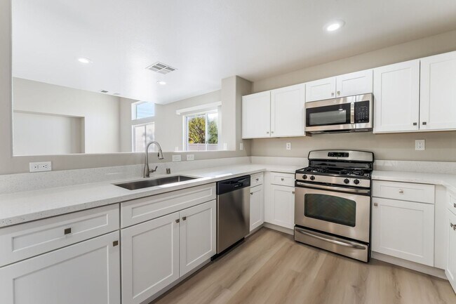 Building Photo - Modern Elegance Meets Spacious Comfort in a Unique Layout!