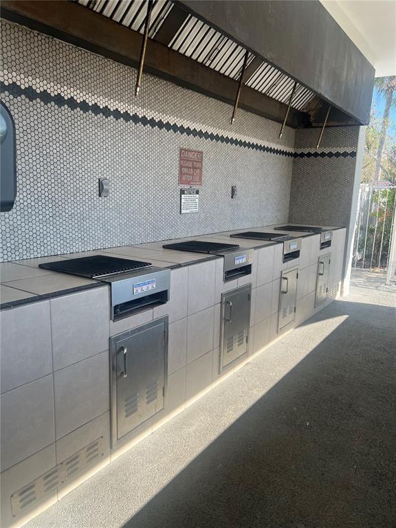 Building Photo - 2323 Feather Sound Dr