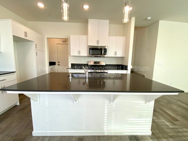 Building Photo - 730 N Bliss Ln