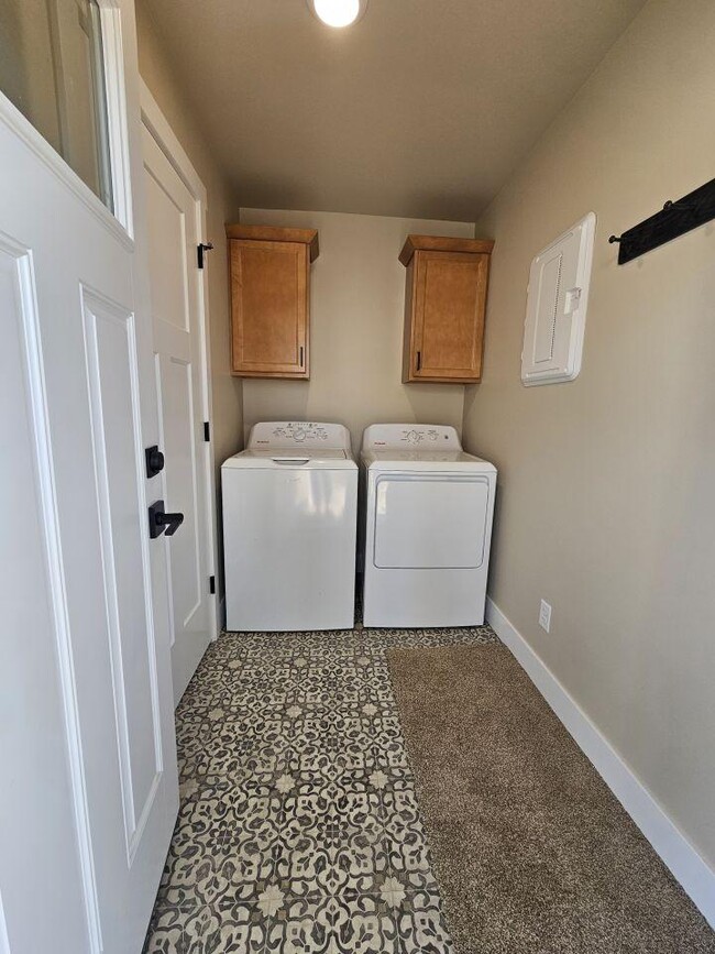 Building Photo - 2 bedroom in Billings MT 59102