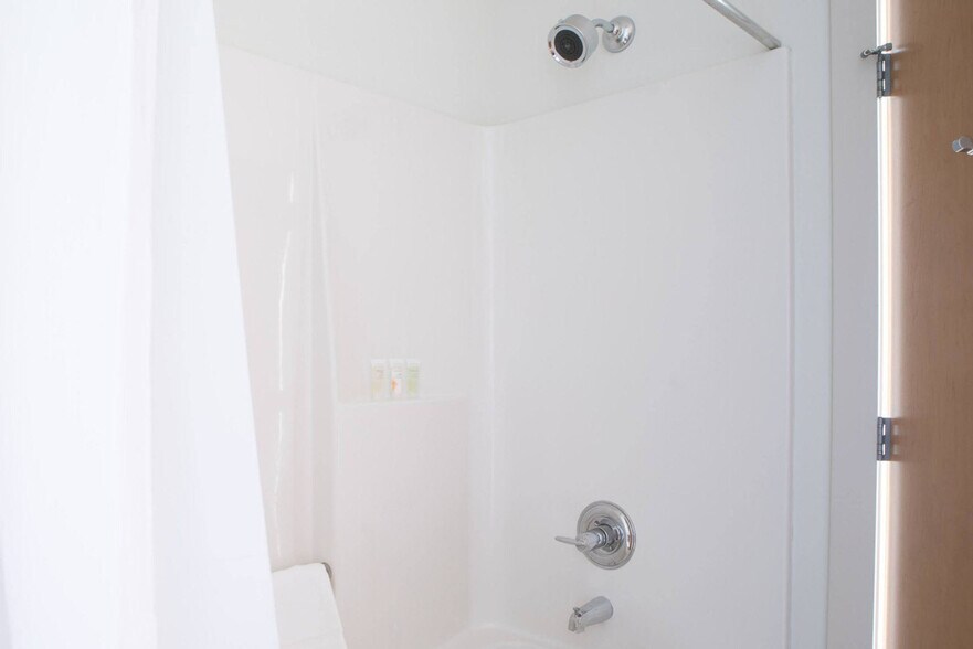 Building Photo - 1040 N Cass St