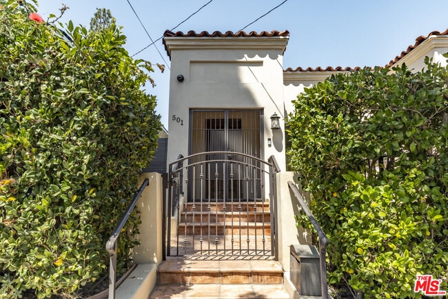 Building Photo - 501 Pier Ave