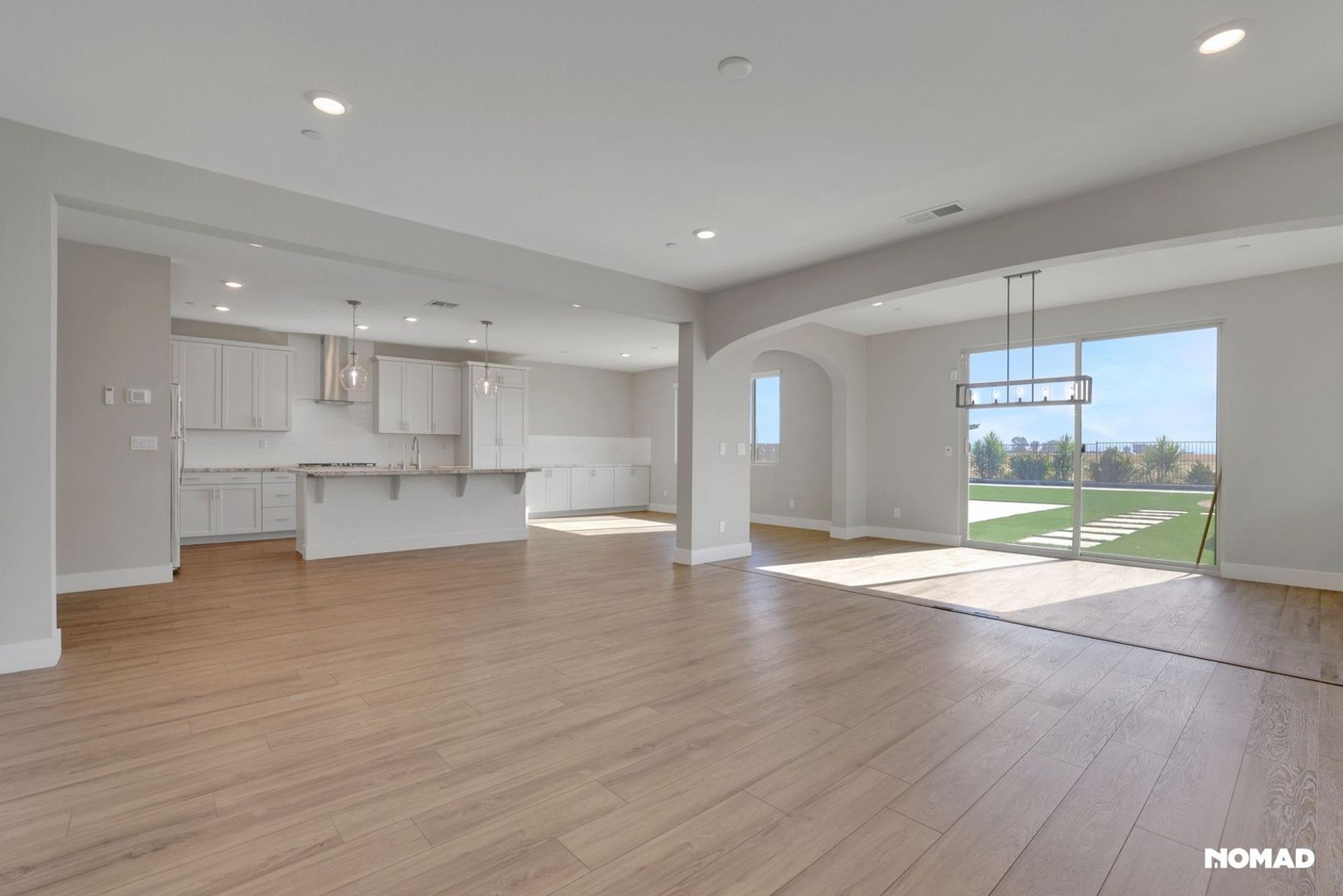 Building Photo - 12925 Knightsbrook Ave