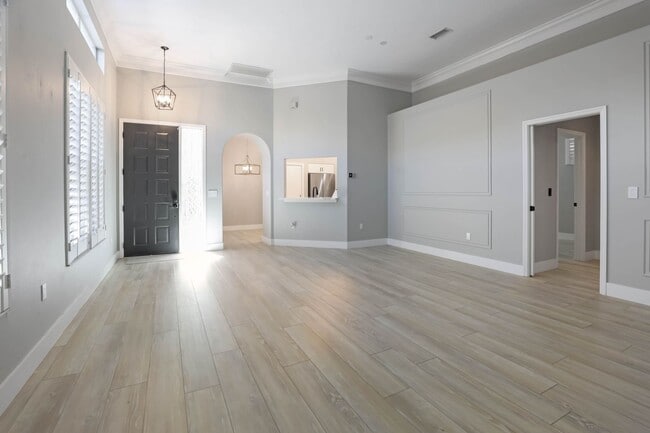 Building Photo - Pet-friendly, Newly Remodeled 2bd/2bth in Palmer Ranch