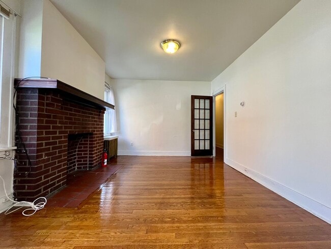 Building Photo - Beautiful One Bedroom in Oakland! Equipped...