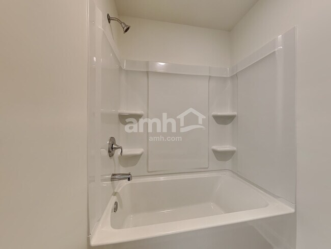 Building Photo - 738 Carnaby Ln