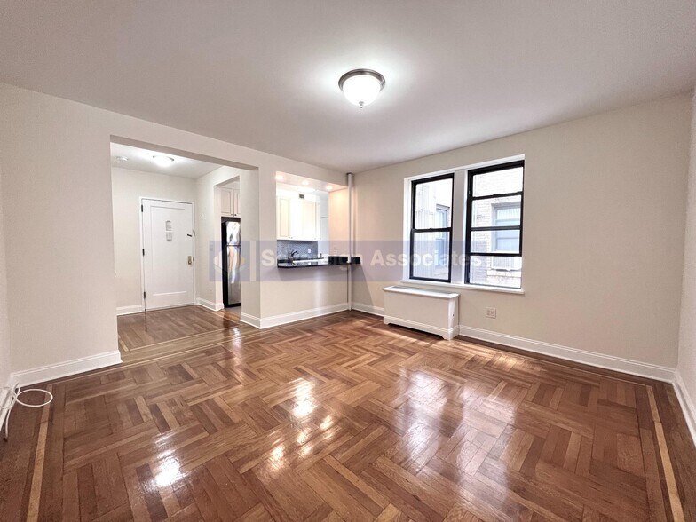 Building Photo - 105 Pinehurst Ave